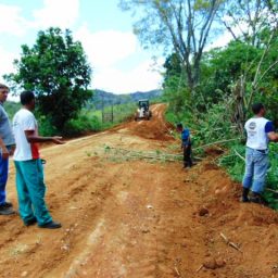 Prefeitura inicia o patrolamento da estrada que liga Água Preta à Gandu