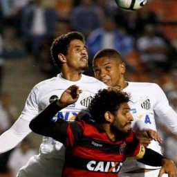 Vitória empata com o Santos no Pacaembu