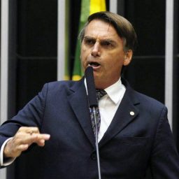 Bolsonaro critica lei contra racismo e defende triagem para imigrantes