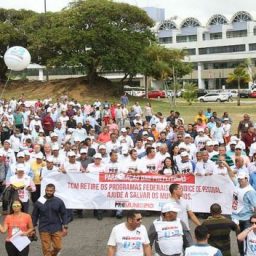 Cerca de 75% dos municípios baianos demitem para fechar contas