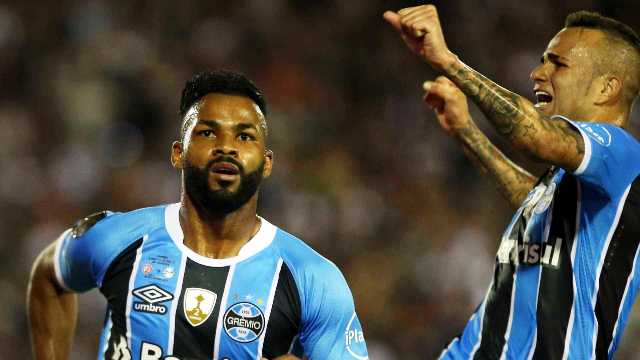 Grêmio se livra de trauma argentino e conquista o tri da Libertadores