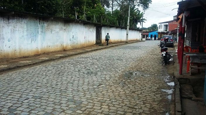 Moradores reivindicam construção de quebra-molas na avenida Gandu-Ibirataia