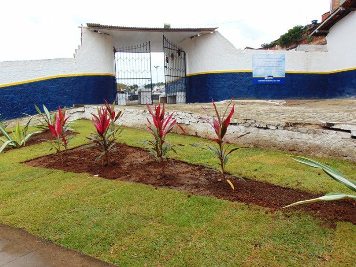 Prefeitura de Gandu realizou melhorias nos Cemitérios da cidade