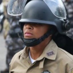 Tenente é primeira mulher oficial a completar curso da Polícia de Choque na BA
