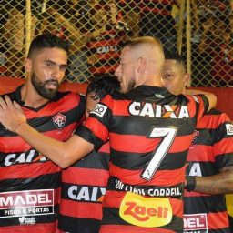 Vitória tem desafio difícil contra o Grêmio