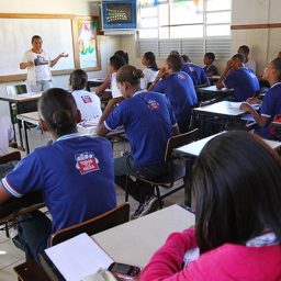 Governador Rui Costa concede promoções para professores da rede estadual