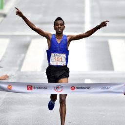 Etíope Dawitt Admasu arranca nos últimos 5km e é bicampeão da São Silvestre