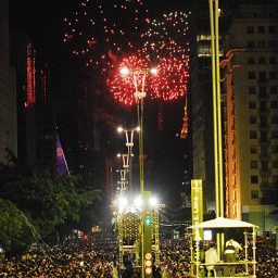 Virada na avenida Paulista terá chuva, Claudia Leitte e 15 minutos de fogos