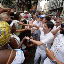 ACM Neto mantém mistério sobre candidatura, mas busca na fé o rumo da eleição