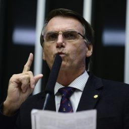 Bolsonaro defende imunidade a policiais