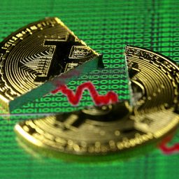 Criptos hoje: Bitcoin se segura em US$ 48 mil, traders perdem US$ 500 milhões e buscas no Google atingem mínima