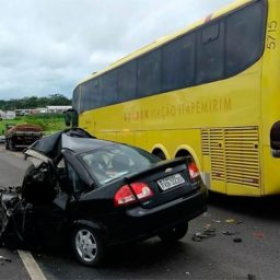 Motorista morre após carro colidir contra ônibus na BR-101