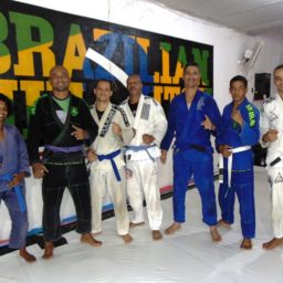 Norte-americana visita academia de artes marciais em Gandu