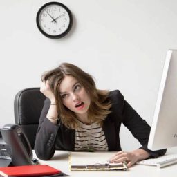 O número máximo de horas que você deve trabalhar para evitar o estresse, de acordo com a ciência