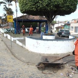 Gandu: Prefeitura realiza serviços de limpeza e zeladoria em ruas e praças