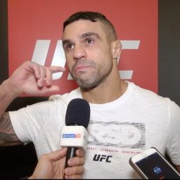 “Sem chão”, Vitor Belfort chora e diz que perdeu quase 6kg antes de pesagem