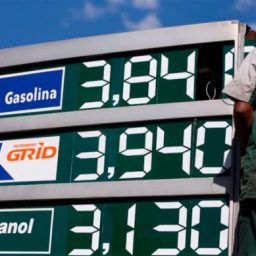 Em sete meses, Petrobras já alterou 144 vezes o preço da gasolina