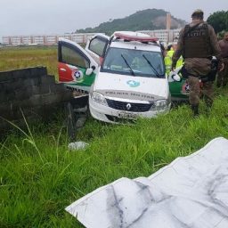 Acidente com viatura na BR-101 em Biguaçu deixa policial militar gravemente ferido