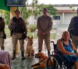 Rondesp/Leste realiza terapia com cães em Feira de Santana