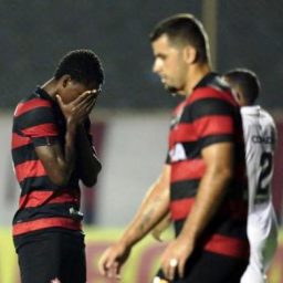 Vitória vira o jogo no Barradão, mas cede o empate nos acréscimos