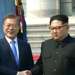 Líderes da Coreia do Sul e do Norte iniciam cúpula com promessa de paz