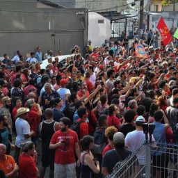 MST adia jornada de ocupações e vai reforçar vigília em apoio a Lula