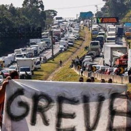 Caminhoneiros pedem isenção total de tributos para encerrar greve