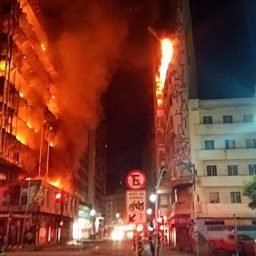 Prédio de 24 andares desaba em incêndio no Centro de SP