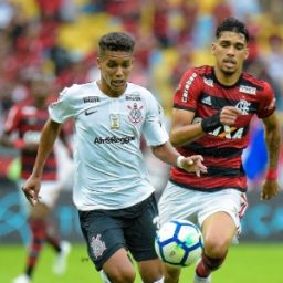 Com gol de Vizeu, Flamengo bate Corinthians e amplia vantagem na liderança