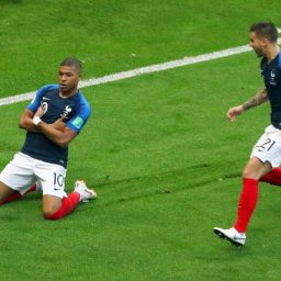 Copa: França vence em jogo de sete gols e Argentina está fora