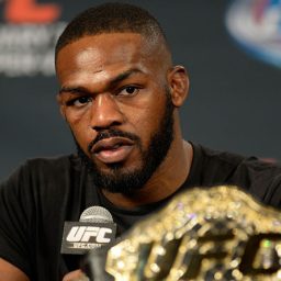 Jones responde provocação de Reyes a respeito de seu boxe: ‘Nós vamos lutar MMA’
