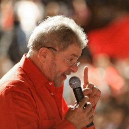 Lula assume candidatura à Presidência