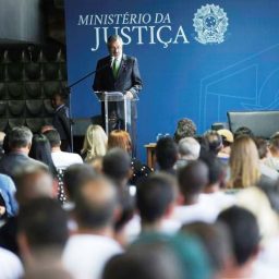 Ministro diz que aumentar pena não resolve problema das drogas