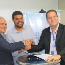 Prefeito de Gandu assina convênio com o SEBRAE para implantação do programa “Cidade Empreendedora”.