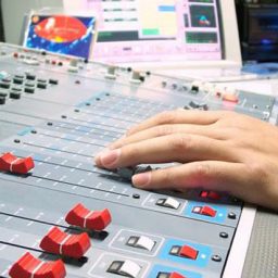Rádios comunitárias querem ampliação da potência, fim da cobrança do Ecad e publicidade paga