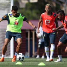 Seleção brasileira se prepara para enfrentar a Sérvia