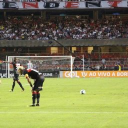 Vitória perde por 3 a 0 para o São Paulo e pode voltar para o Z-4