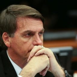 WhatsApp e fuga de debates derrubam Bolsonaro