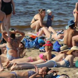 Cidade de jogo entre Brasil e México vive dias de Copacabana