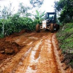Piraí do Norte: Prefeitura inicia recuperação das estradas vicinais na região da Juliana