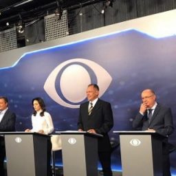 Debate entre candidatos ao governo surpreende, apesar de horário e duração