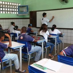 Governo concede promoção para 24 mil educadores da rede estadual de ensino