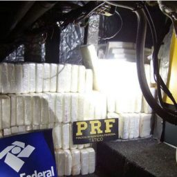 Meia tonelada de cocaína é encontrada em ônibus com religiosos