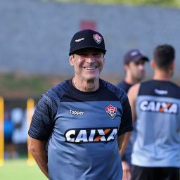 Na estreia de Carpé, Vitória pega o Palmeiras para deixar Z4