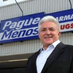 Fundador da rede de farmácia Pague Menos é preso