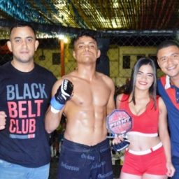 Ganduense Rodrigo Rocha estreia no MMA amador com vitória por finalização