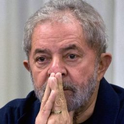 Ministro do TSE proíbe PT de apresentar Lula como candidato