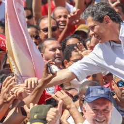 Haddad cresce, chega a 47% e encosta em Bolsonaro. Aponta Vox Populi