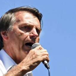 Bolsonaro diz que aceita realizar debate com Haddad, com condições