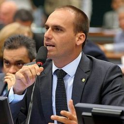 Filho de Bolsonaro assume liderança do PSL na Câmara dos Deputados